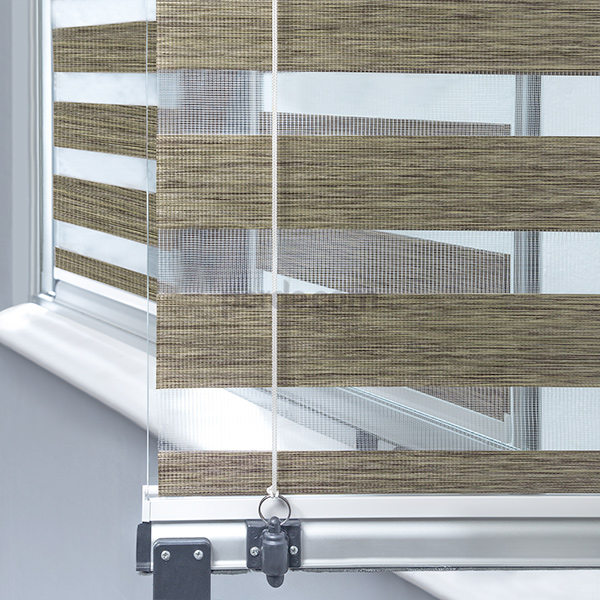 Cam Balkon ve Sürgülü Cam için Yapıştırmalı Zebra Perde Fiyatı <font color='#0000CD'>275,00 TL / m2</font>