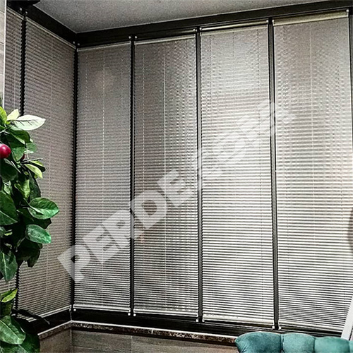 Plicell Karartma Cam Balkon Perdesi Gri Renk