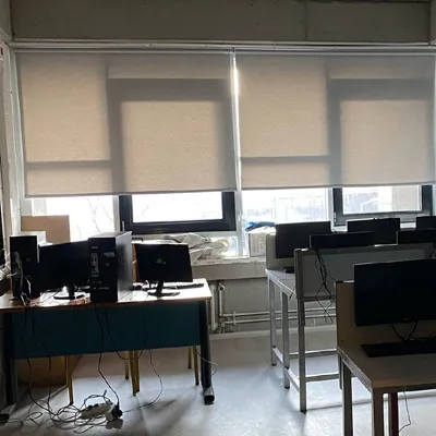 Açık gri güneşlik stor perde