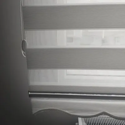 Beyaz Mikro Plise Zebra Stor Perde Etek Dilimli