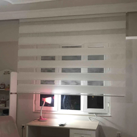 Brillant pliseli stor zebra perde
