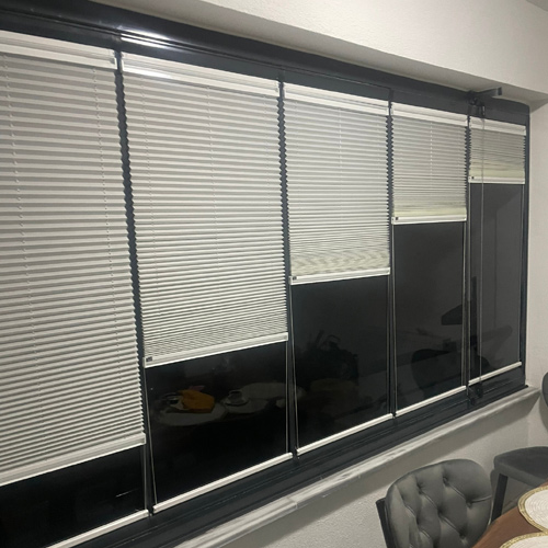 Cam Balkon Perdesi Yapıştırmalı