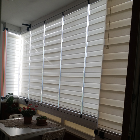 Cam balkon yapıştırmalı zebra perde
