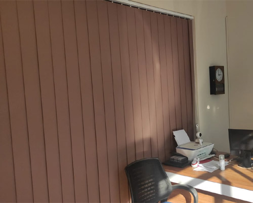 Dikey ofis perdesi