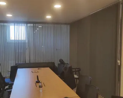 Dikey ofis perdesi