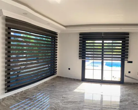 Gri zebra perde