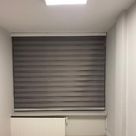 Gri zebra stor perde