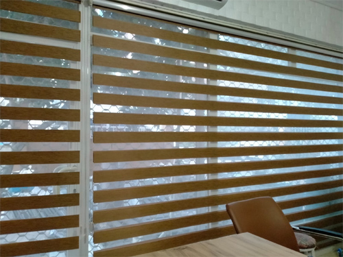 işyeri için kahverengi bambu zebra perde