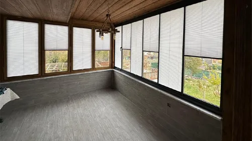 Kornişsiz Yapışkanlı Plicell Cam Balkon Plise Perde