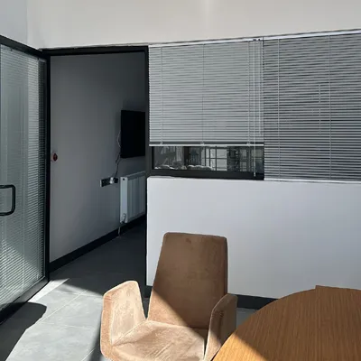 Ofis içi jaluzi perde ile ofis bölme