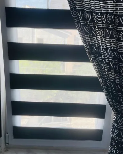 Pencere üzeri yapıştırmalı zebra perde