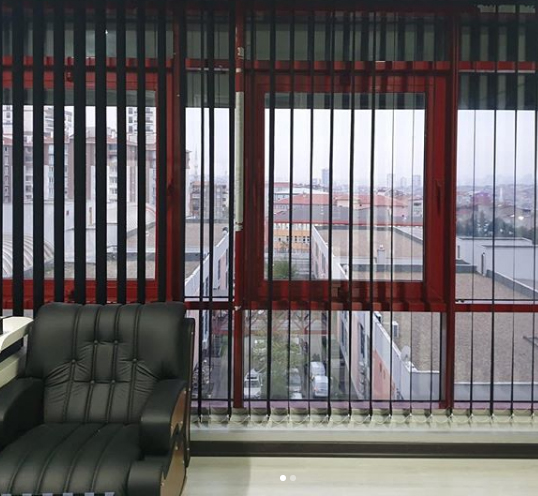 Dikey kumaş stor, pvc, karartma perdelerin ev ve ofislerde avantajları