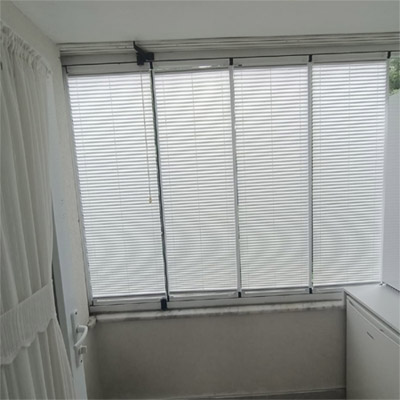 Plicell cam balkon perdesi