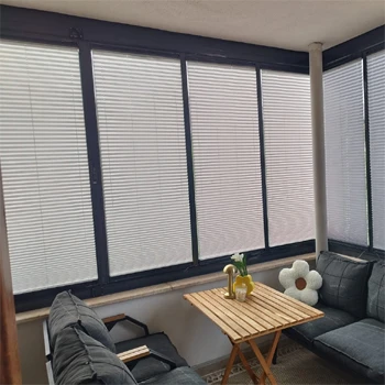 Plicell marka ve Merit serisi katlanır cam balkon perdesi