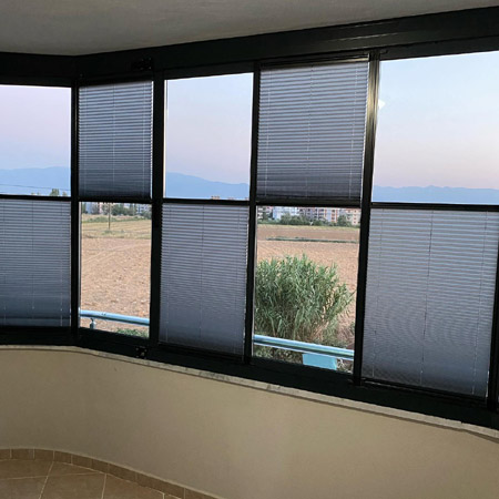 Plicell merit cam balkon perdesi