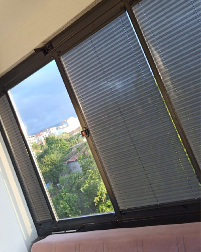 Plise Cam Balkon Perdesi