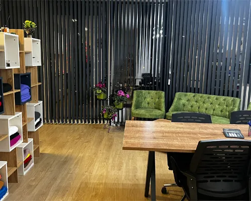Showroom dikey stor perde