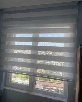 Yatak odasına zebra perde