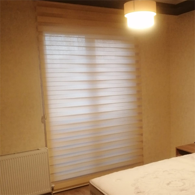 Zebra perde otel odası